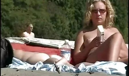 Perra porno casero 2019 caliente en medias está de vuelta y le da un blo andjob