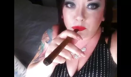 Papá se une rápidamente a sexo casero con perros una joven rubia