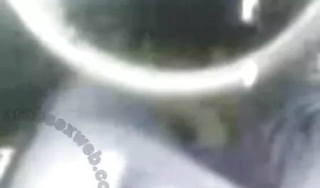 A ella le encanta mostrar video casero amateur en toda su gloria y gloria