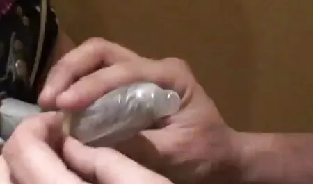 Steve videos de sexo casero gay Riviera con el pelo rizado en calcetines largos y daga en studiooodman studio
