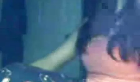 Inserte un chorro de agua videos de xeso caseros entre sus piernas