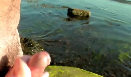 Lamiendo a una mujer y plantarla en cojiendo rico casero Kokan