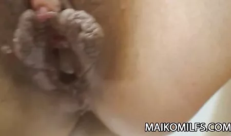 Lisa Anne comenzó a videos caseros peruanos xxx retorcerse con su vagina pegajosa de la mano
