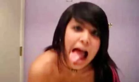 Atado a la mujer, la tiró en la porno swinger casero cama y explotó
