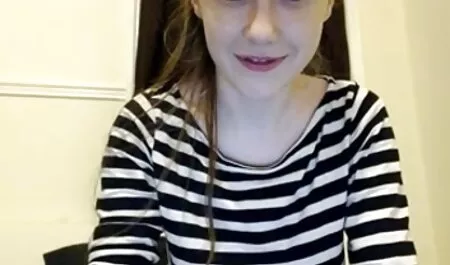 Pelirroja chica tiró de videos caserosporno sus pantalones y se levantó