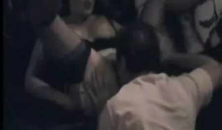 Algunos hombres toman a una mujer Japonesa en el metro, a continuación, desnudarse y maldición videos caseros de salvadoreñas
