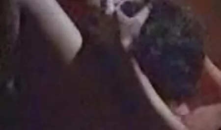 Japonés MILF porno casero con la prima chupa la polla y se levantó con mariscos