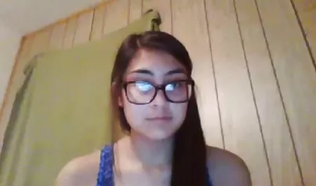 Con el sueño de la fama y un montón videos xxx trios caseros de dinero el estudiante decidió ir a trabajos porno