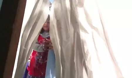 Su lengua juguetona y sus labios suaves llevaron videos caseros cholotube rápidamente a un hombre