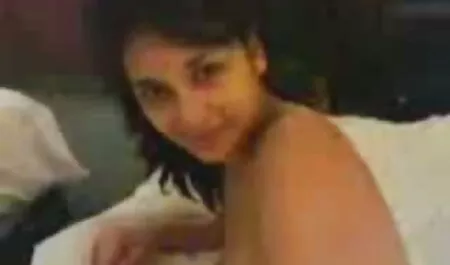 La srxo casero pareja comienza sus deberes matrimoniales